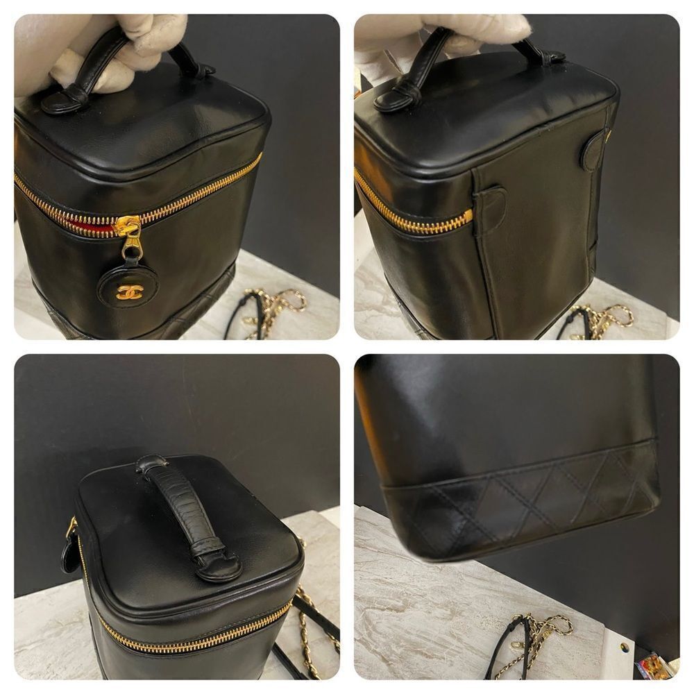 CHANEL CC Bicolore Lambskin Vanity Bag - Picture 11 of 17